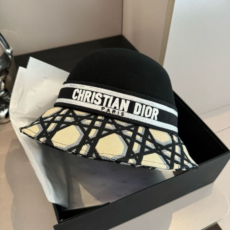 CHRISTIAN DIOR